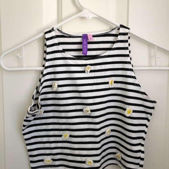 LF Emma and Sam striped crop top with flowers - Picture 1 of 2
